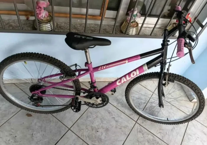 Bicicleta caloi aro 24, tudo original dela, só banco, pedais e cabos de freios trocado
