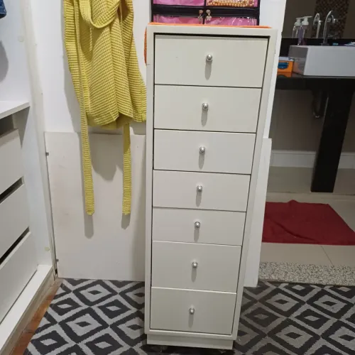 Armario para bijouterias, maquiagens, coisas de cabelo e outroa