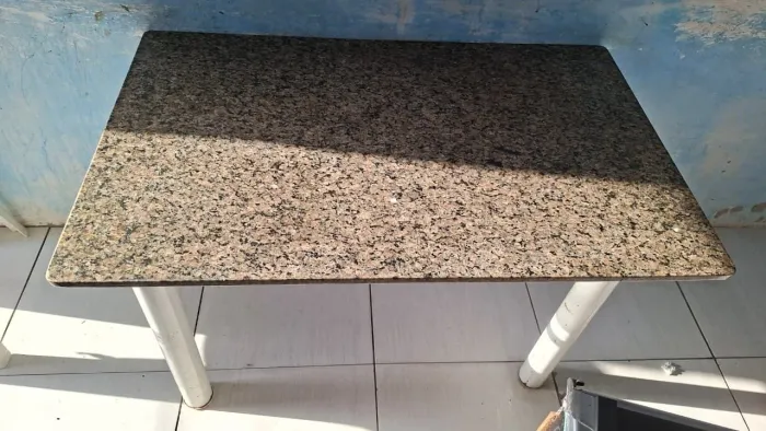 Mesa de pedra de mármore / Granito med 125X 75 retirada no guama (Act cartao)
