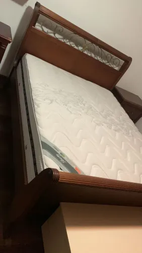 Cama de casal, madeira maciça