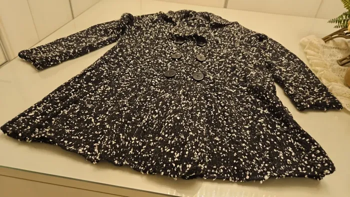 Casaco de la marca Pachwork G cor preto com riscos brancos 3/4