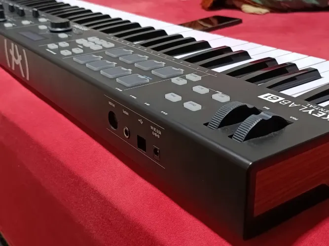 Teclado controlador Midi arturia 61 teclas