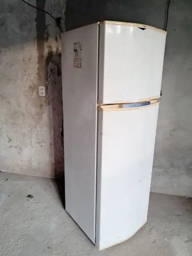 Cônsul com defeito, não gela