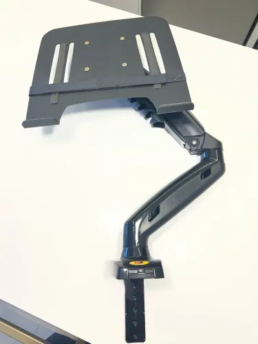Suporte articulado a pistão para monitor com suporte de notebook