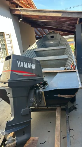 Vendo barco de alumínio com mote 90 Yamaha 