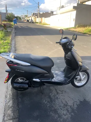 Moto Honda Lead