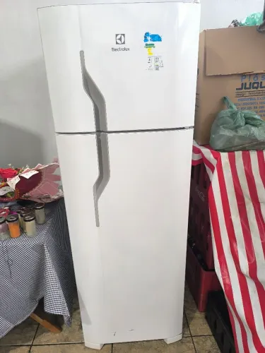 Geladeira Eletrolux semi nova