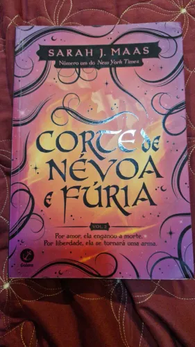 Corte de névoa e fúria livro
