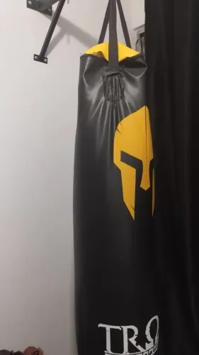 Saco de pancada com suporte de parede
