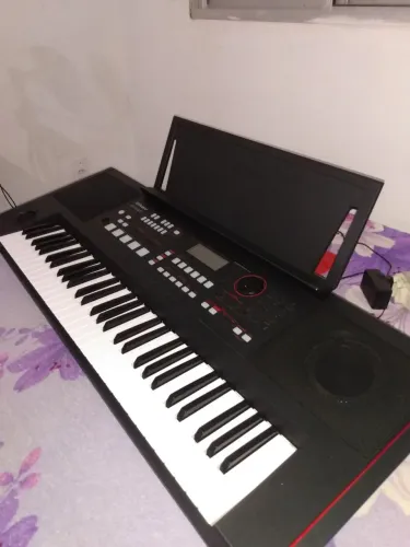 Vendo teclado Roland ex50 valor 2500