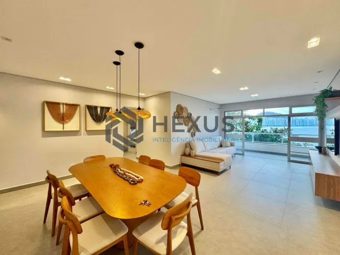 Apartamento frente mar reformado com varanda vista mar na Praia das Asturias, Guaruja