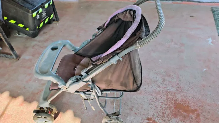 Carrinho de bebê topázio para de bebê de até 10 kilos, com 5 posições.