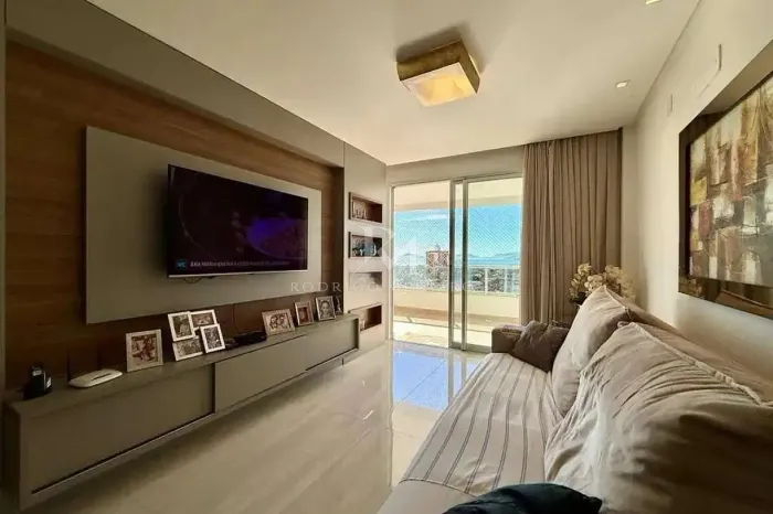 Apartamento com vista mar e 3 vagas no Estreito, Florianópolis