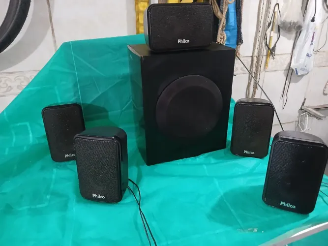 Caixas philco apenas 100 reais todas
