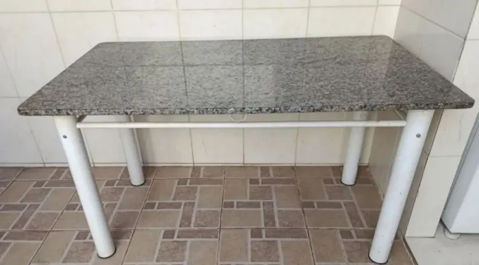 Vendo mesa de mármore com 6 cadeiras