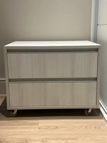 Mesa de cabeceira / criado mudo