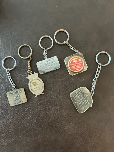 Lote de chaveiros antigos