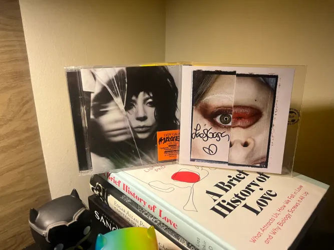 Lady Gaga - Mayhem CD + Autógrafo