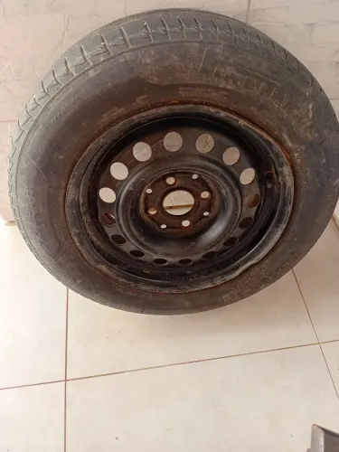 Vendo roda ARO  14 com 4 furos por 100 reais 