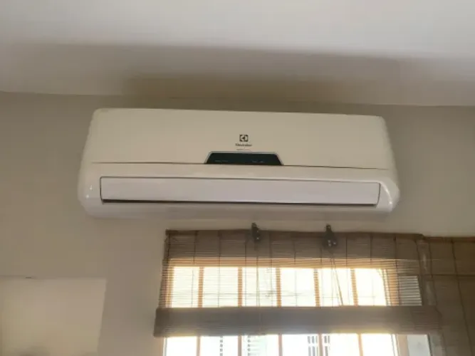 Evaporadora Electrolux VI12F ( Não é o ar condicionado todo, é somente a parte de dentro)