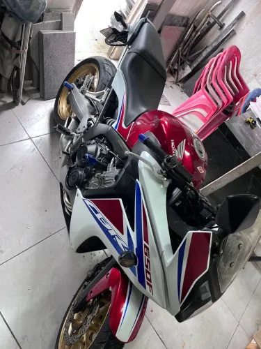 VENDO HONDA CBR 650F