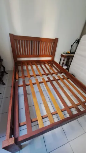 Cama de madeira Casal (sem colchão)