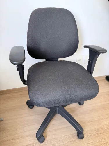 Cadeira de Escritório Flexform Corporativa - Estrutura Reforçada