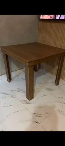 Vendo 1 mesa com 4 cadeiras