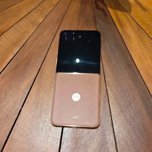 Celular Dobrável Motorola Razr 50 Ultra