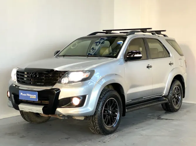 Toyota Hilux SW4 SR 4X2 2.7/ 2.7 Flex 16V Aut. 2015