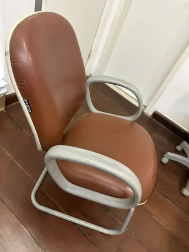 Vendo cadeiras Poltrona diretor fixa conforto design:Premium(couro)