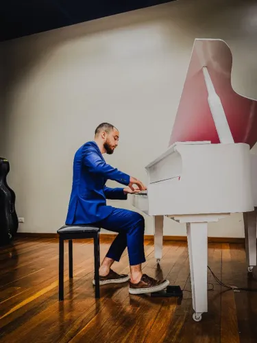 AULAS DE PIANO - METODO SUZUKI