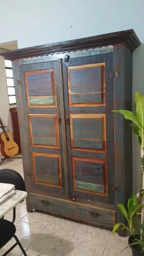 Armário rústico em madeira maciça - 2 portas e 2 gavetas - Peça diferenciada