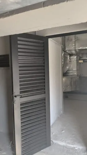  preciso de um Serralheiro de aço inox e alumínio 