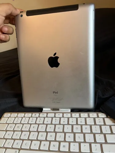 ? VENDO iPAD!  ? R$ 400,00  ? Ótimo para assistir vídeos, YouTube e navegar na internet.