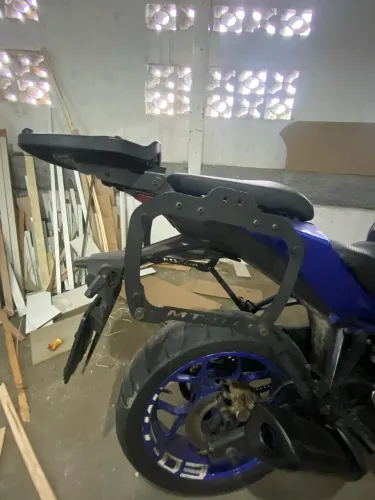 Vendo suportes laterais e traseiro de bau mt03