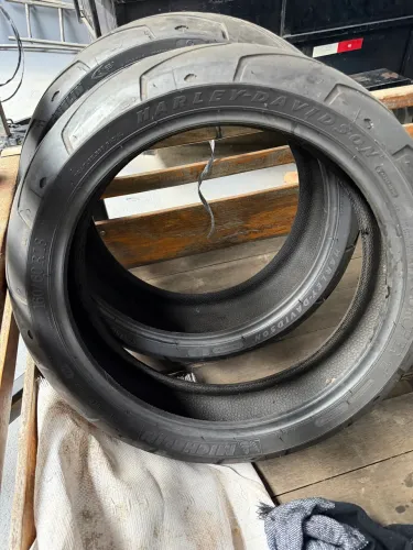 Par pneu meia vida original Harley Fat boy 2018-2027
