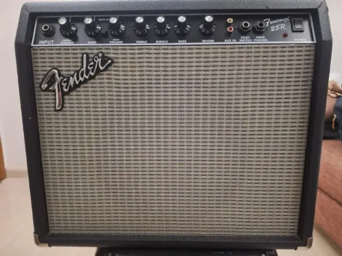 Amplificador Fender Frontman 25R
