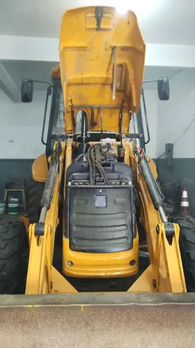 Retroescavadeira jcb