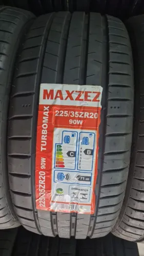 Pneu 225/35/20 Novo