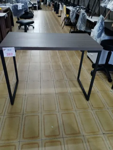 Mesa pe industrial MDP 50 cm fundo , 100 cm frente e 74 cm altura