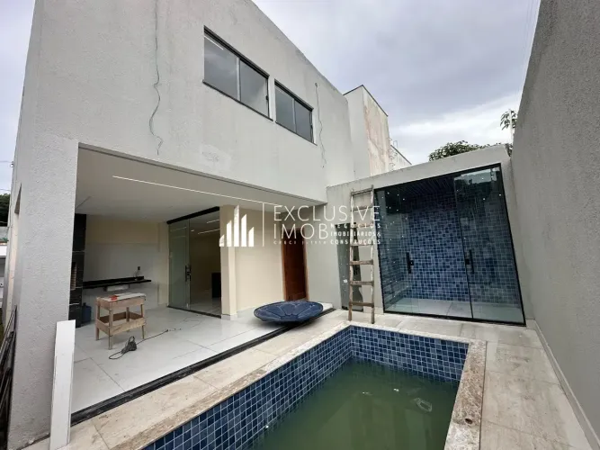 COND. QUARTZO VERDE  CASA DE 204 METROS, 4 SUÍTES COM 5 BANHEIROS