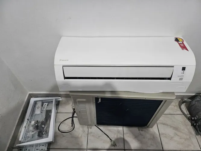 Ar Condicionado Split Hi Wall Inverter Daikin Full 12.000 Btus Quente e Frio 220v R-32