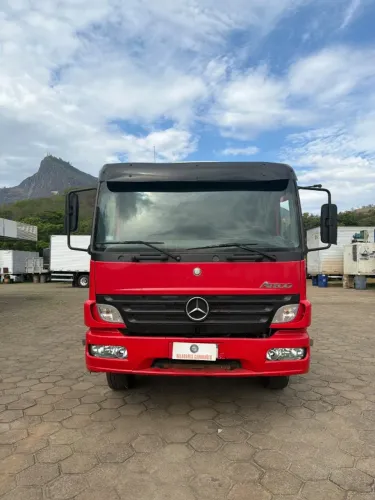 M.BENZ ATEGO 2425 2011/2012 KM:677317 VERMELHO