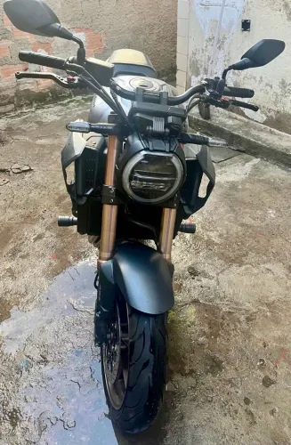 Honda CB 650R 2021 - Aceito troca de  moto menor valor.