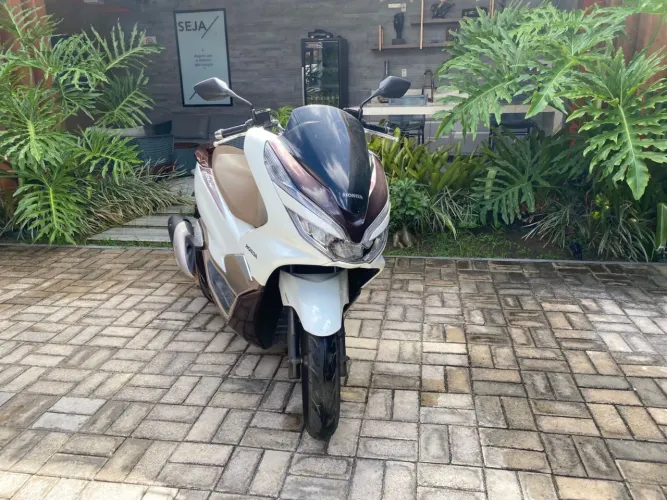 HONDA PCX DLX ANO 2021 CONSERVADA 