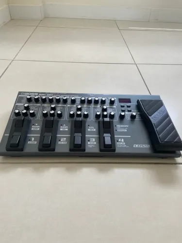 Pedaleira Boss ME-80 Guitarra Multi-Efeitos ME80 