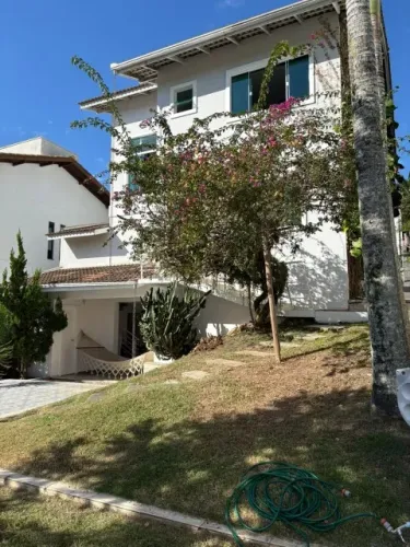 Casa para Locação em Balneário Camboriú-SC, Condomínio Ariribá: 3 Suítes, Piscina, 240m² d
