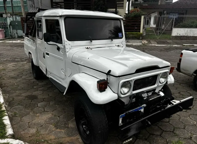 Toyota Band.Picape CD 2P Chassi Longo Diesel 1988