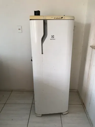 Vende-se geladeira